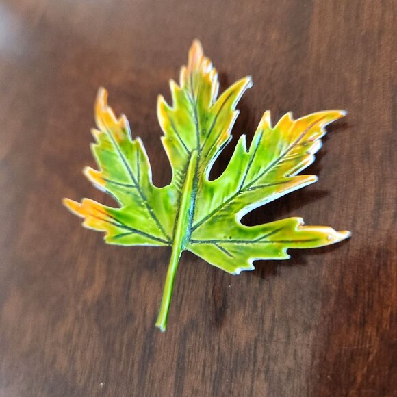 Vintage Maple Leaf Brooch Pin - Picture 6 of 7